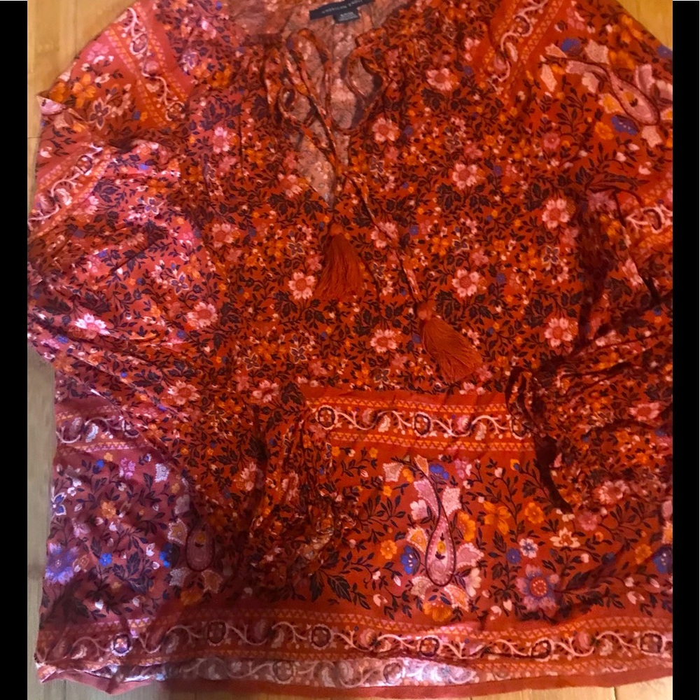 American Eagle- Size small printed blouse! V neck with tie! Vibrant color